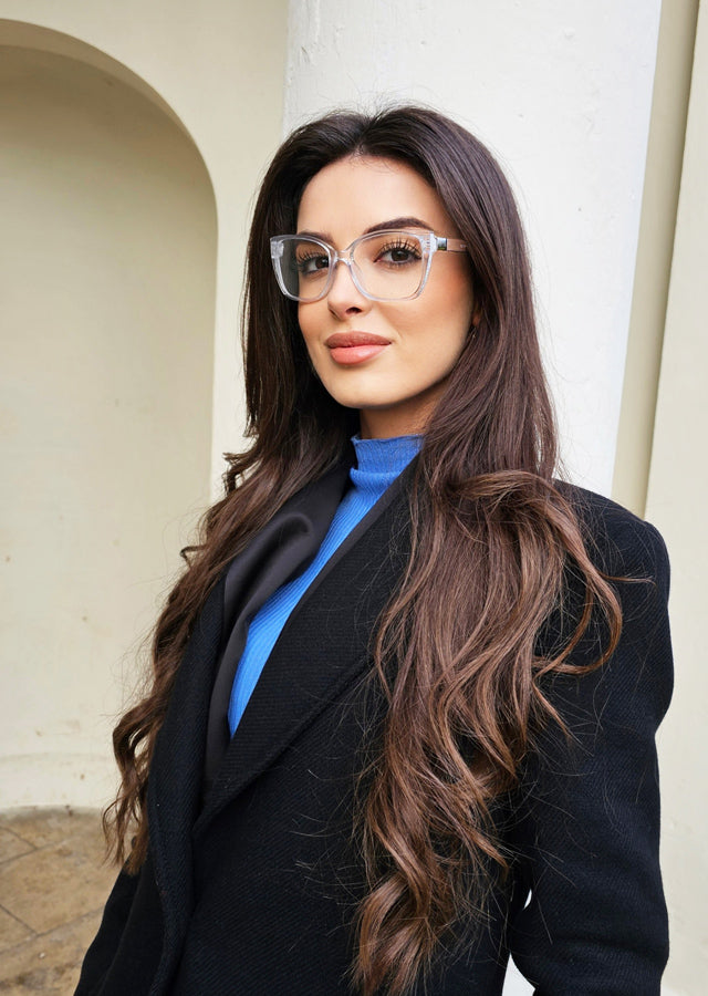 How to Choose the Perfect Reading Glasses: A Complete Guide to Lens Strength, Material, Style, and More