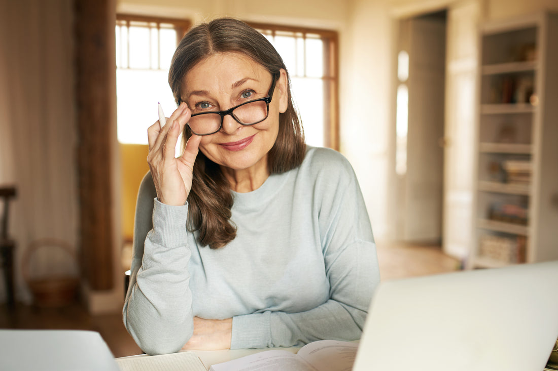 Choosing Reading Glasses for Your Parents: What to Keep in Mind